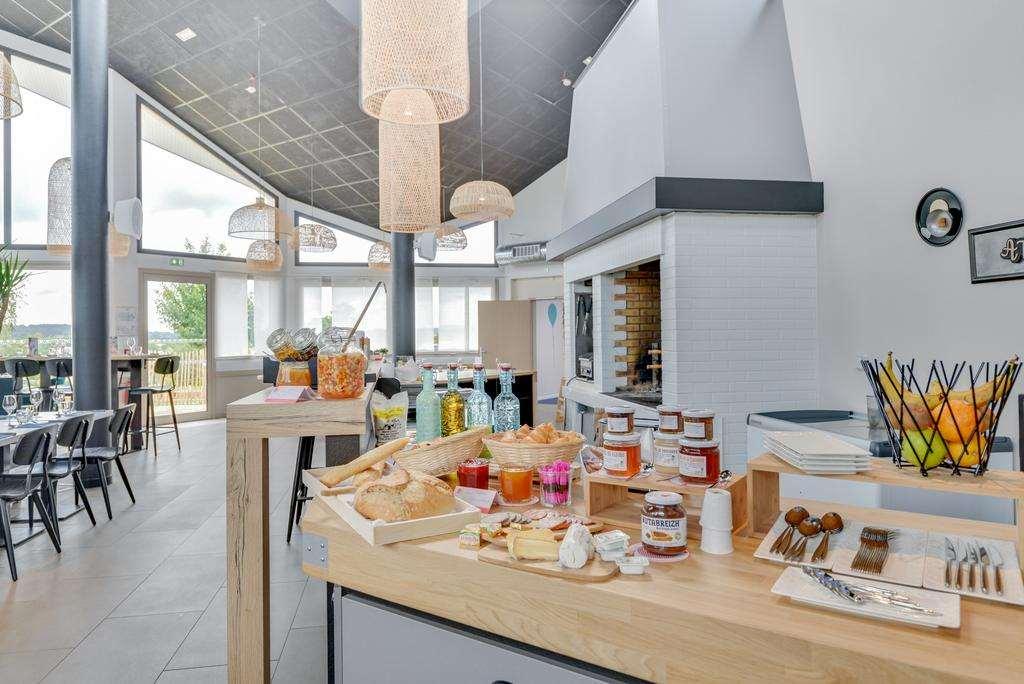 Brit Hotel Au Pays De Vitre Etrelles Ресторан фото